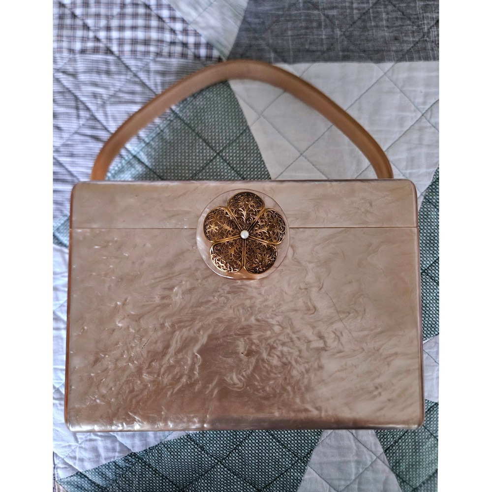 Willardy Lucite Purse Box Bag Pearlized Gold Floral Clasp‎  Vintage - Restorable